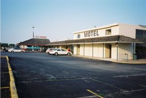 Deck Plaza Hotel